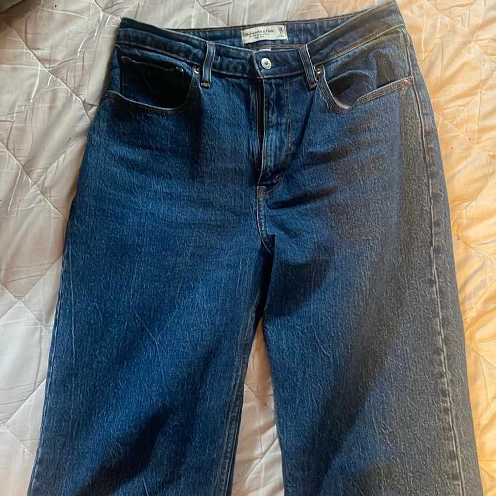 Abercrombie & Fitch The 90s Relaxed Jean High Rise